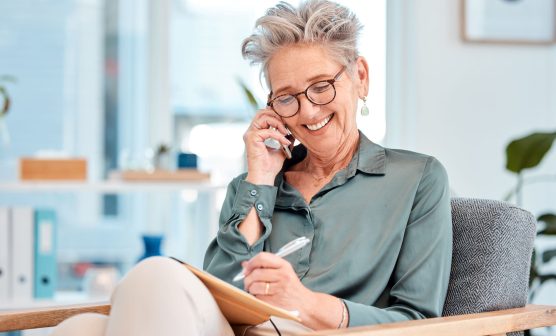 Older adult scheduling cognitive assessment at GeroMind